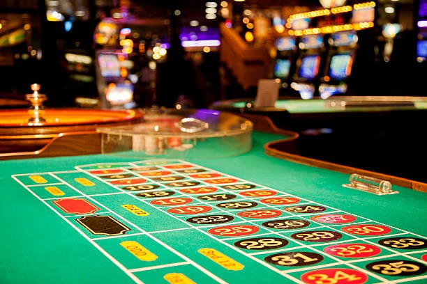 Hot Pot hand ranking guide displayed on jostoto live-dealer table